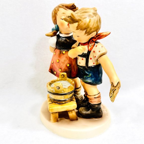 Goebel Hummel #412 "Bath Time" TMK6 (1990) - Picture 5 of 14